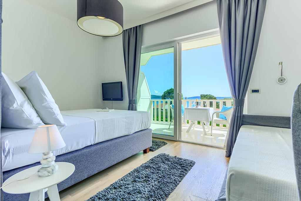 deluxe room hotel riva