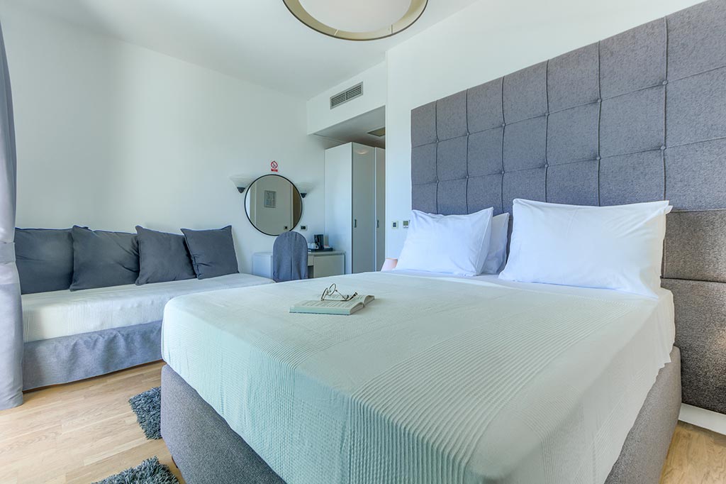 deluxe room hotel riva