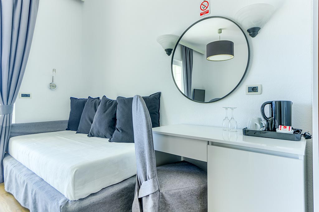deluxe room hotel riva