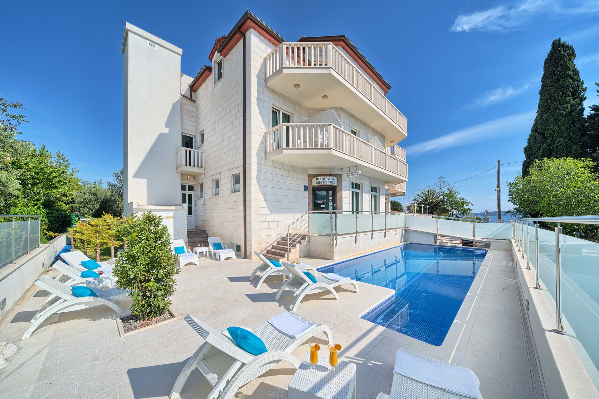 Hotel Riva with outdoor pool