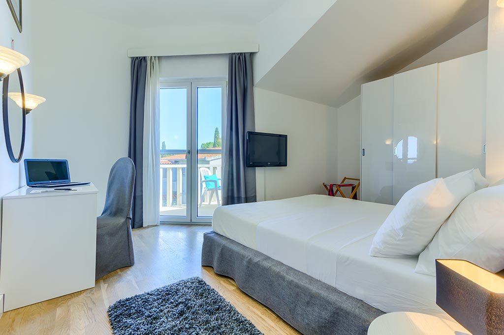 picture of a standard room